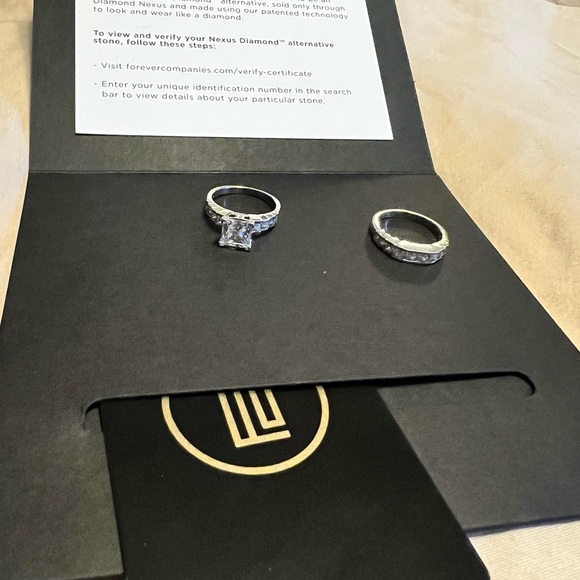 Nexus diamond alternative engagement ring set. 2.5 ct. solid 14k white gold - Picture 4 of 5